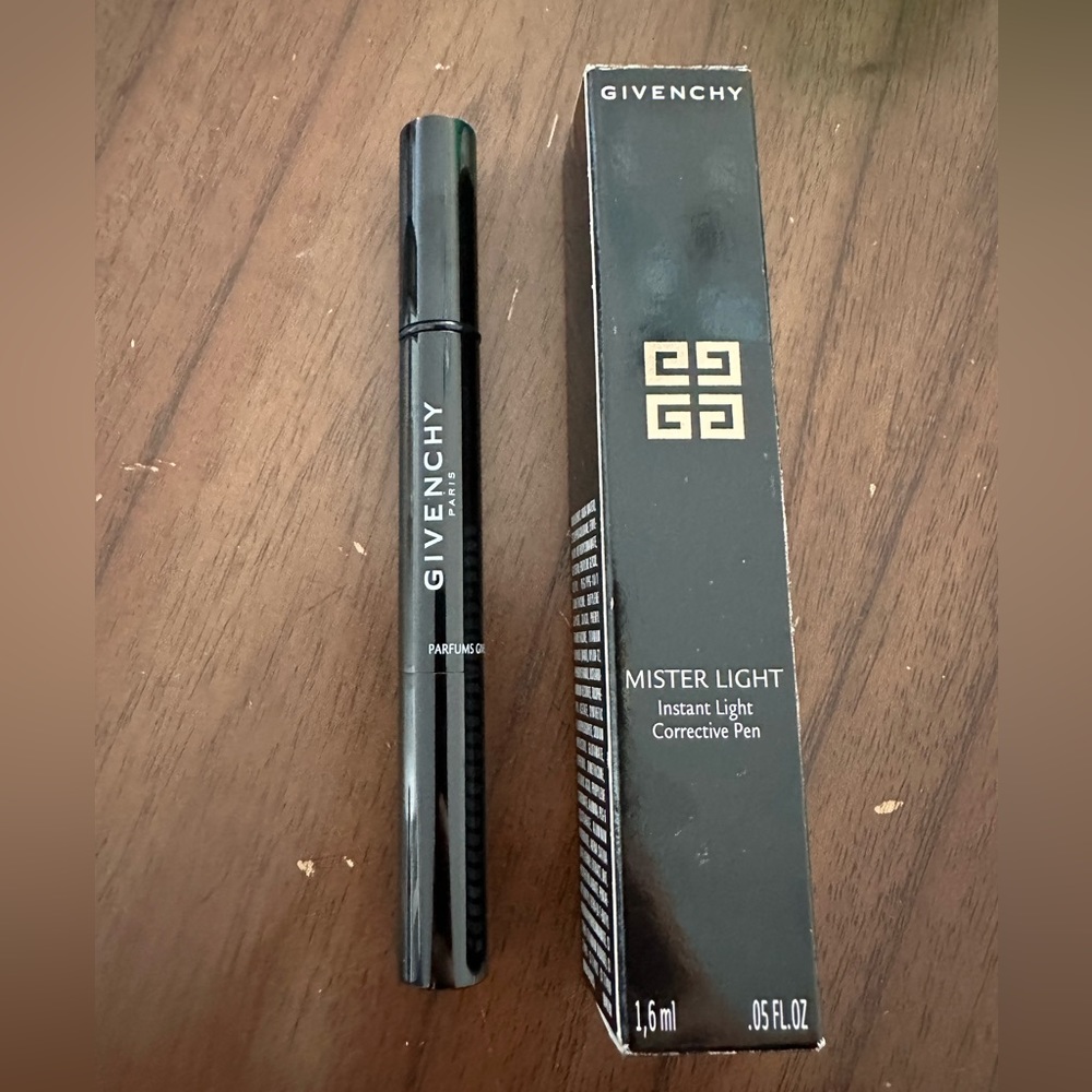 Mister light Instant light corrective pen by Givenchy- Brand new